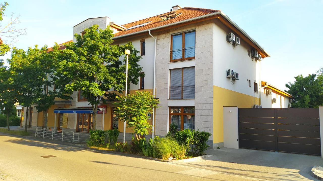 Belvarosi Toth Apartman Baja Exterior foto